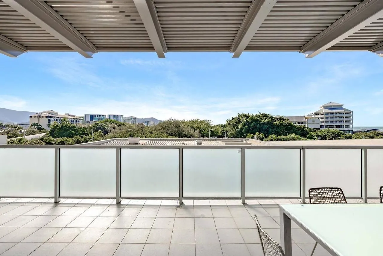 Apartment Cairns Coastal Charmer - Your Waterfront Sanctuary