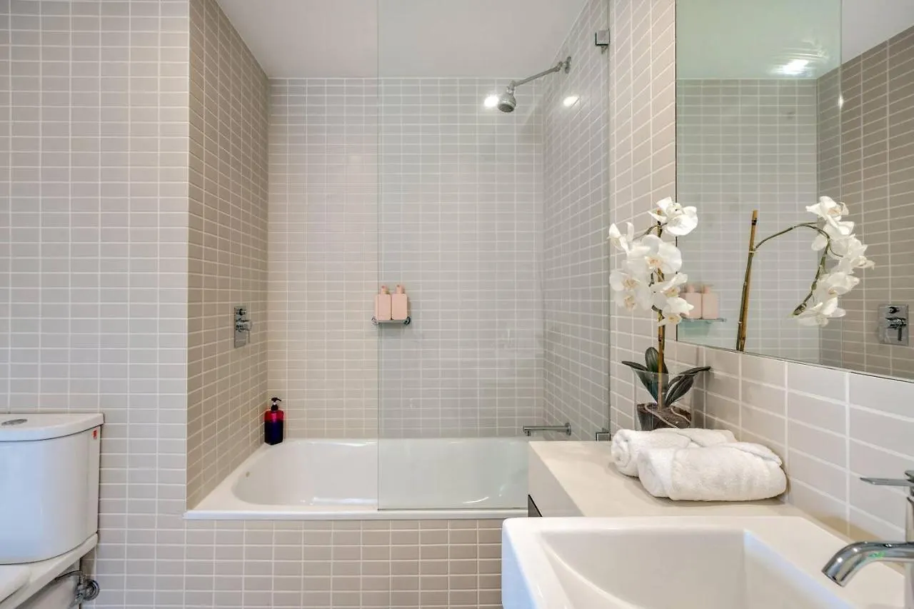 Cairns Coastal Charmer - Your Waterfront Sanctuary
