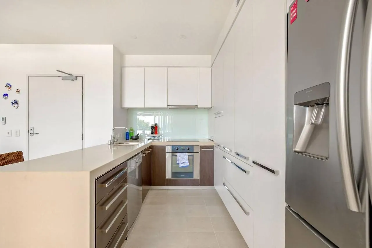 Cairns Coastal Charmer - Your Waterfront Sanctuary
