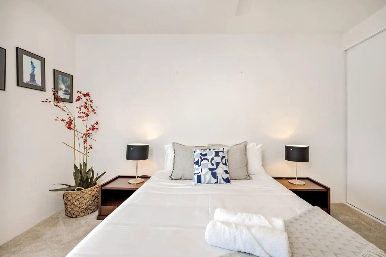 Cairns Coastal Charmer - Your Waterfront Sanctuary Apartment