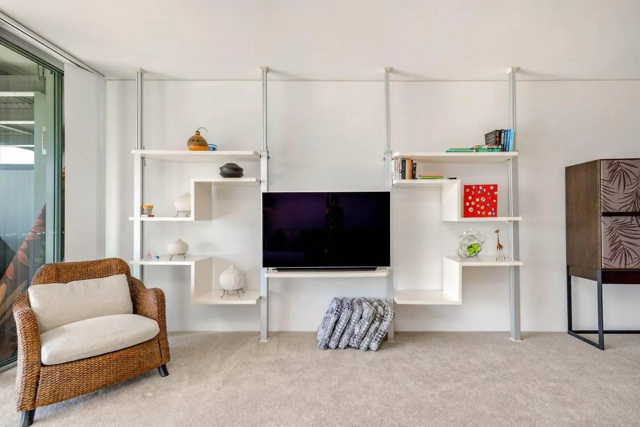 Cairns Coastal Charmer - Your Waterfront Sanctuary Apartman