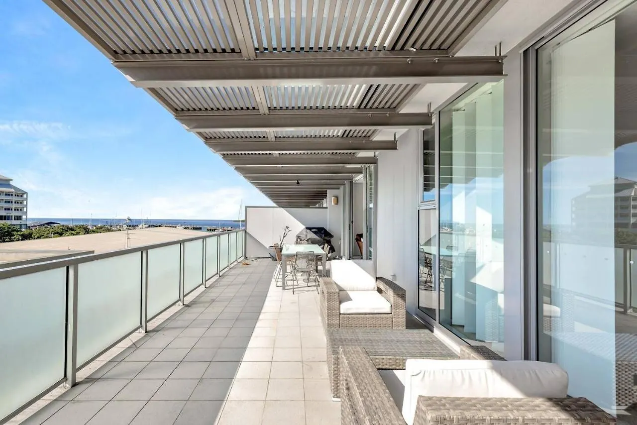Cairns Coastal Charmer - Your Waterfront Sanctuary Apartman
