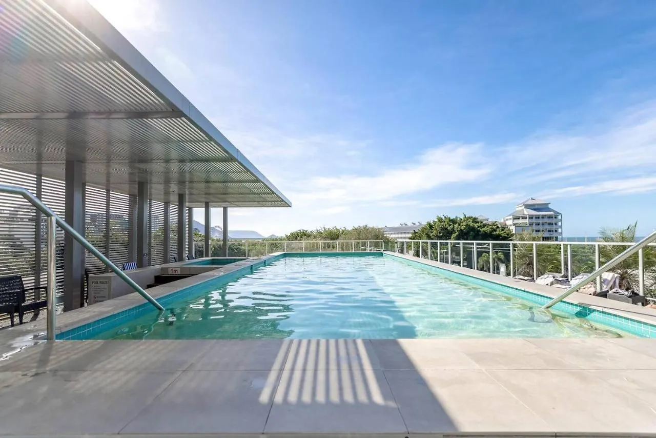 Apartman Cairns Coastal Charmer - Your Waterfront Sanctuary