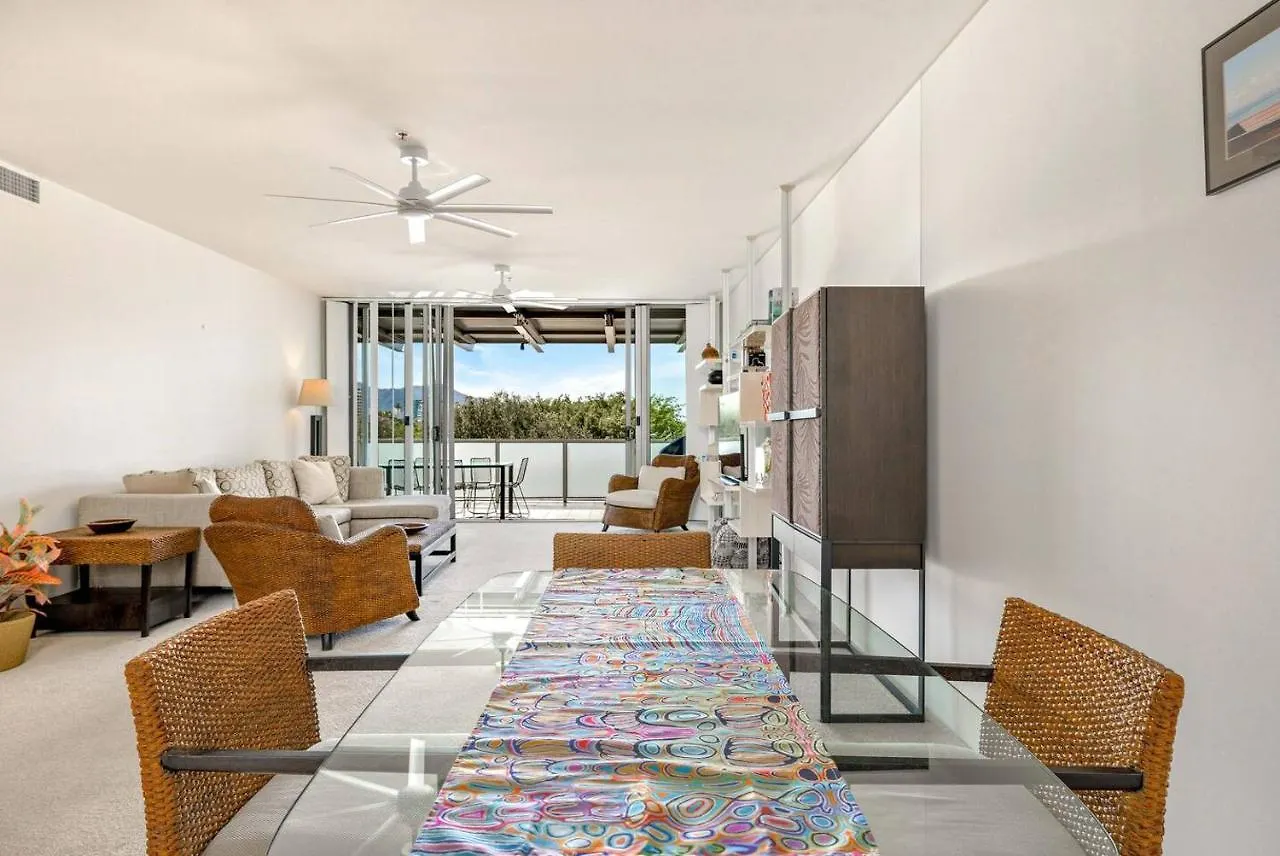 Cairns Coastal Charmer - Your Waterfront Sanctuary Ausztrália