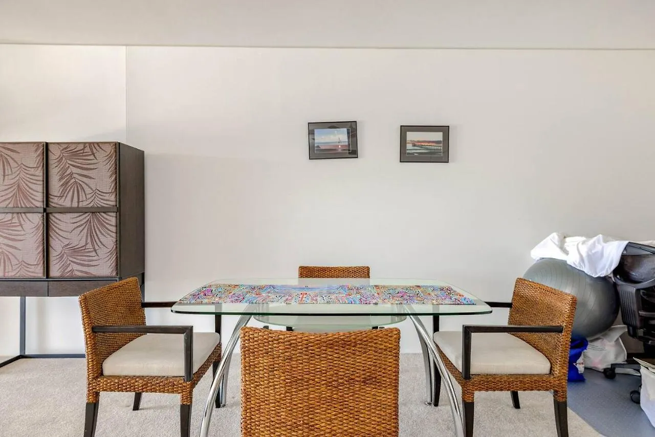 Cairns Coastal Charmer - Your Waterfront Sanctuary